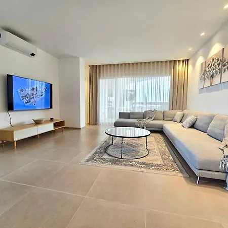 Modern Oasis With Jacuzzi & Two Terraces * パルム・マール