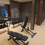 Modern Oasis With Jacuzzi & Two Terraces Apartmán