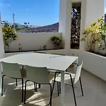 Apartmán Modern Oasis With Jacuzzi & Two Terraces *