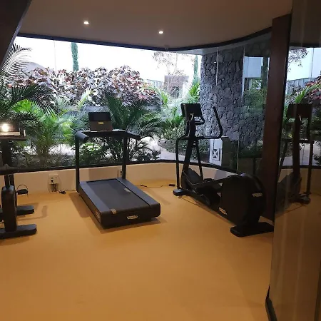 דירה Modern Oasis With Jacuzzi & Two Terraces *