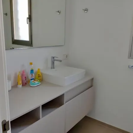 Modern Oasis With Jacuzzi & Two Terraces פאלם-מאר
