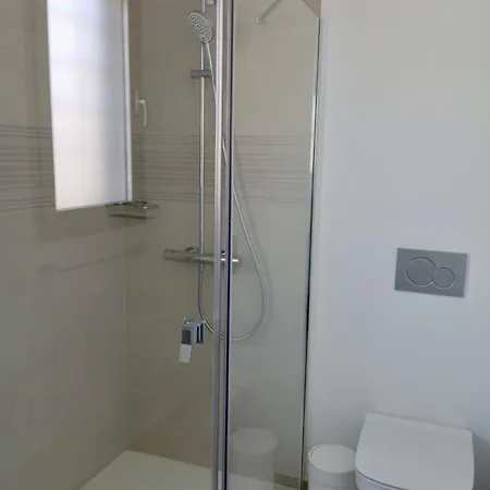 דירה Modern Oasis With Jacuzzi & Two Terraces