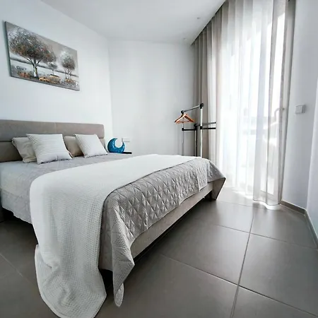 דירה Modern Oasis With Jacuzzi & Two Terraces *